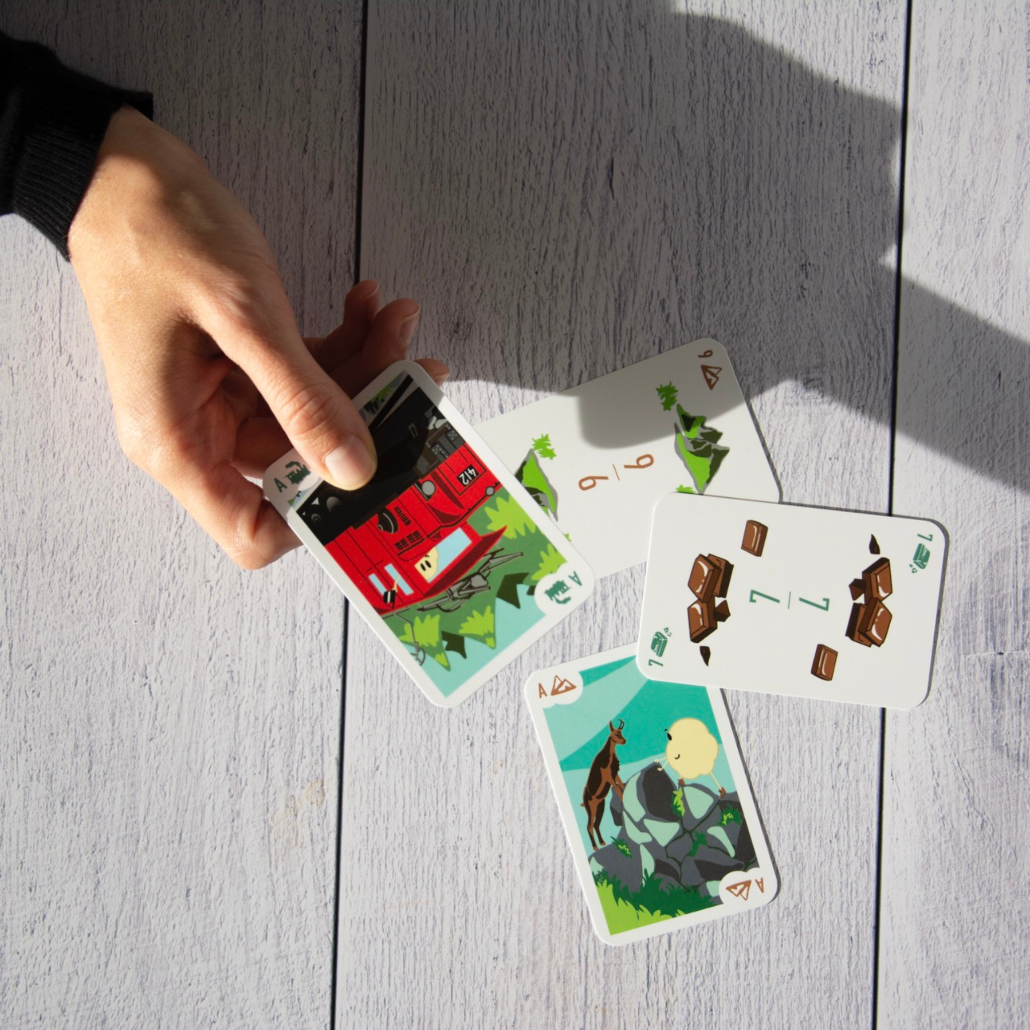 Jeu de cartes pour petits et grands. Jeu spécial Be! Popcorn, partez à l'aventure à travers la Suisse avec POP !