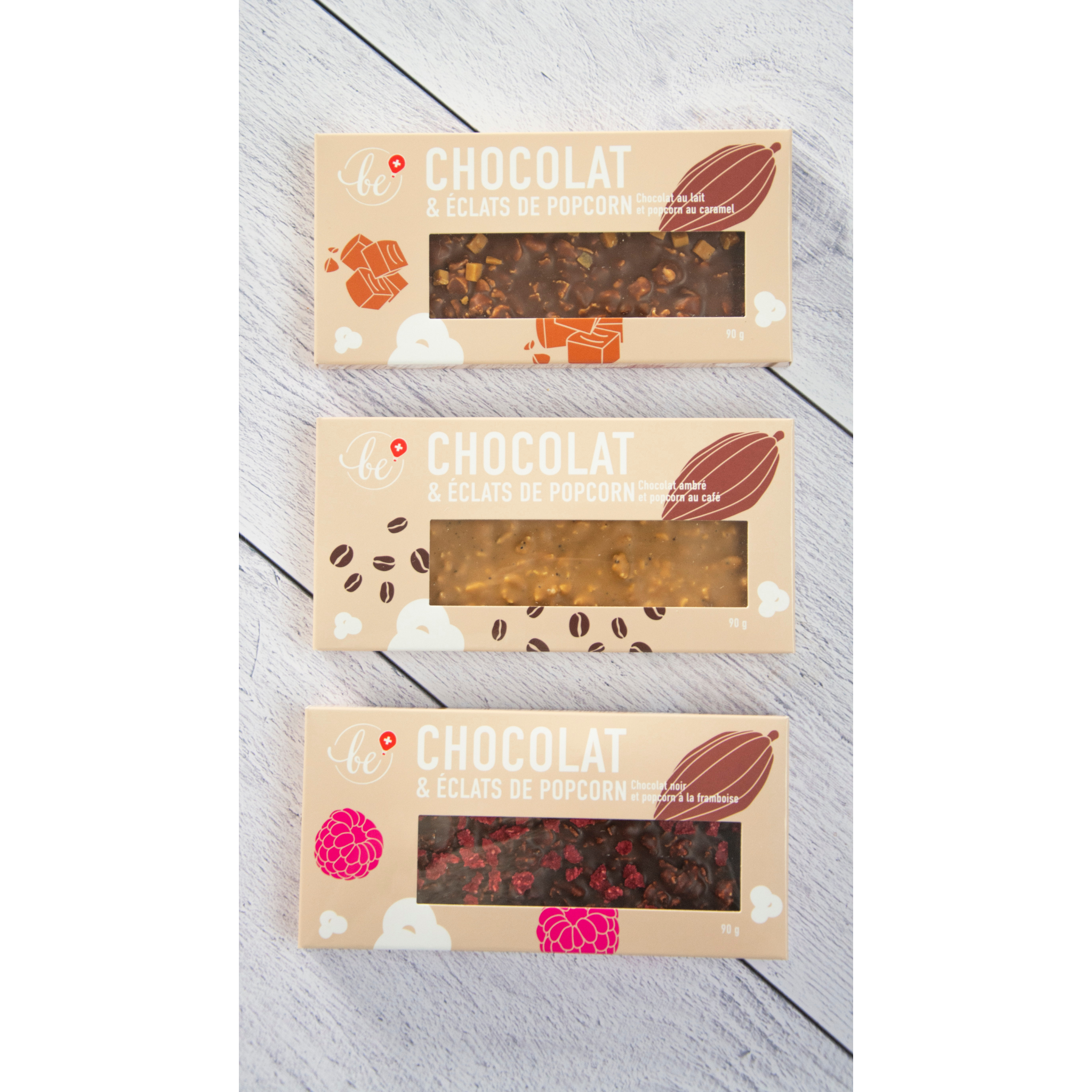 Tablette de chocolat noir à la framboise et éclats de popcorn au framboise