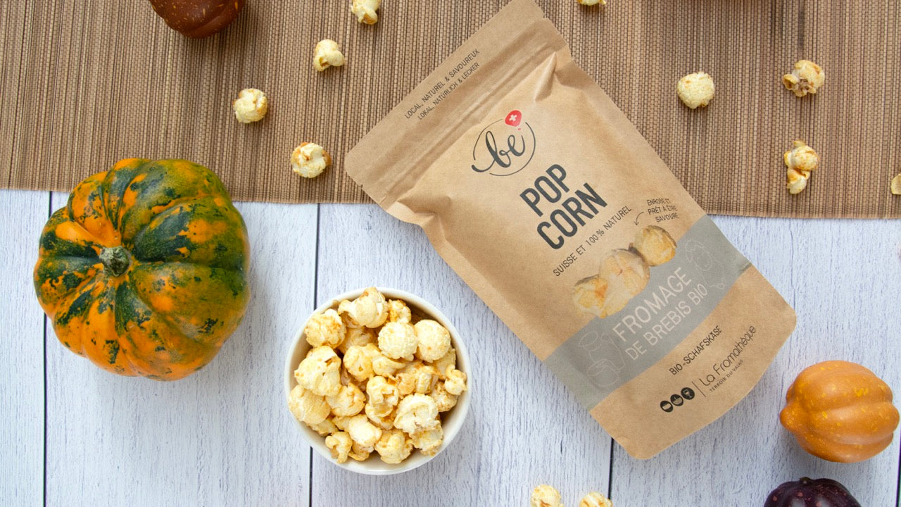 Paquet de popcorn brevis avec citrouille. C'est l'automne